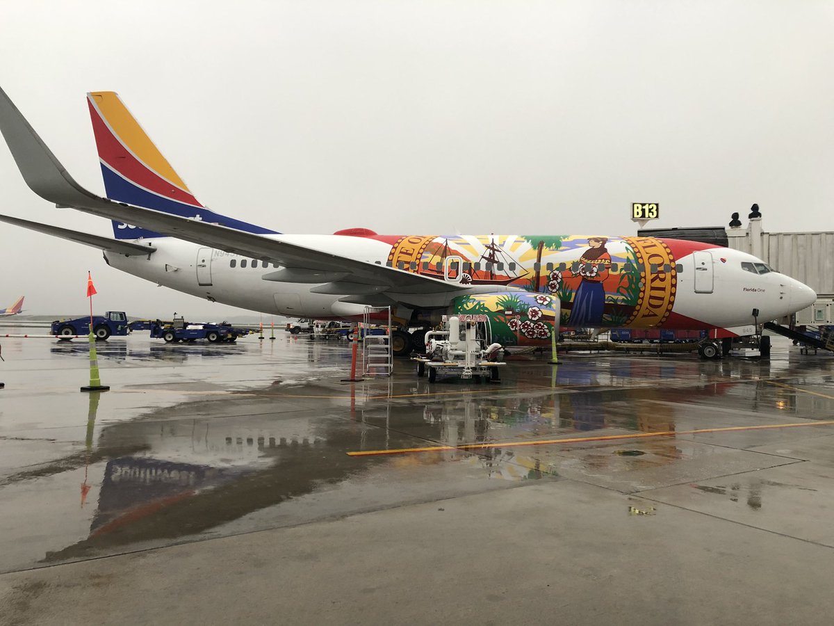 FrankHKurtz's tweet photo. #FloridaOne a few mornings ago here at BWI
#LuvBWI
#N945WN
#AirplaneTime https://t.co/3uHLBXZ3am