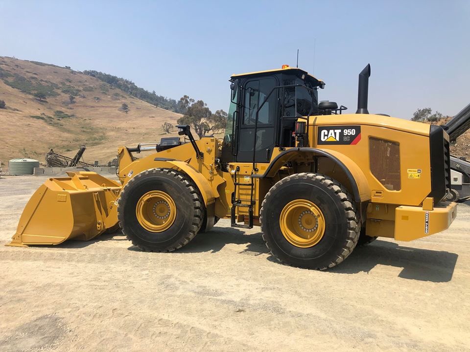 WilliamAdamsCAT's tweet photo. Cranes Asphalting have recently added this new Cat 950 GC Wheel Loader to their fleet.

This machine was the perfect replacement for their ageing Wheel Loader and will be used in their Benambra Quarry.

And remember everyone: #stayhome (Keep Calm and Carry On)

#stuartbell https://t.co/GaMvkYoL41