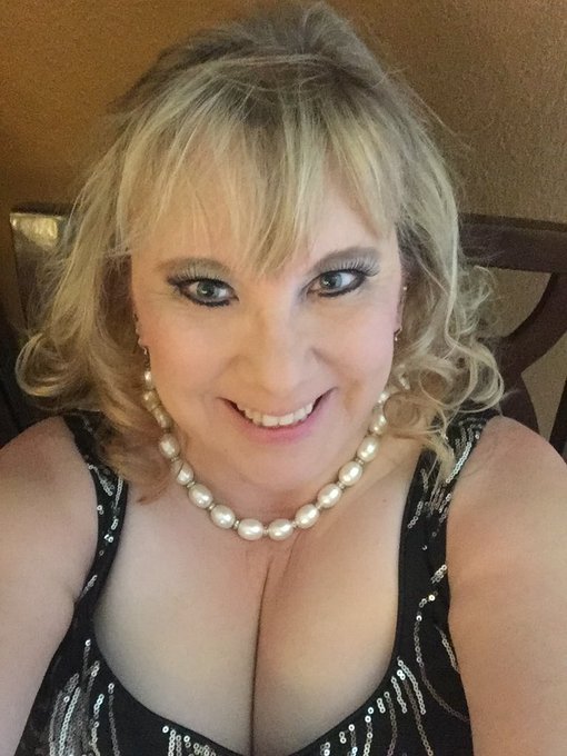 Well it IS #throwbackThursday.... I clean up pretty well!!! 💋💋💋 https://t.co/UED4EAb2Ne<a href="/tag/throwbackthursday"class="tags">#throwbackThursday</a>