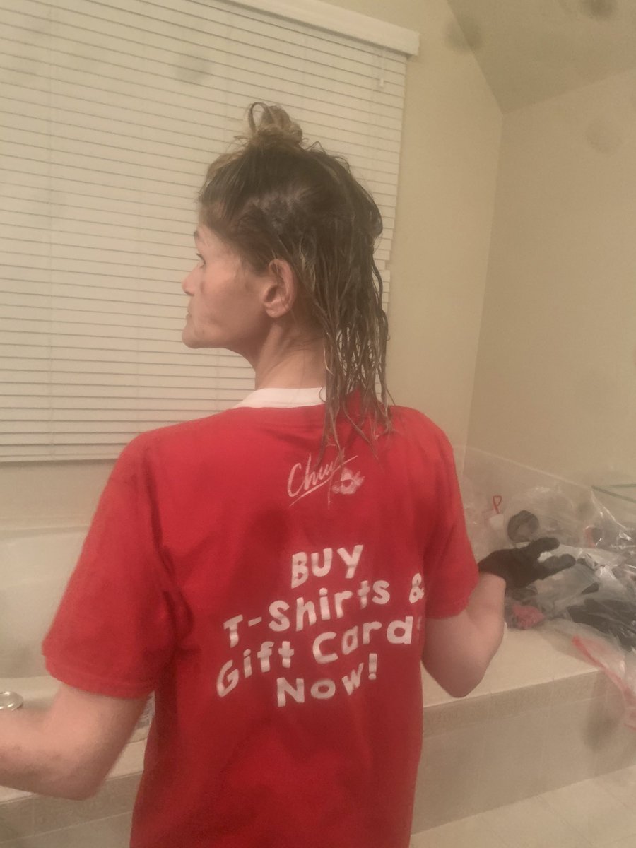 Bellamarie777's tweet photo. @tanamongeau Tana this is my mom who is sick with cancer . I can no longer afford her perscriptions and she’s running low ! We are running low on groceries as well ! ANYTHING HELPS . $babycashb I’m so sorry and this is so embarrassing https://t.co/vbT1NxJKhR