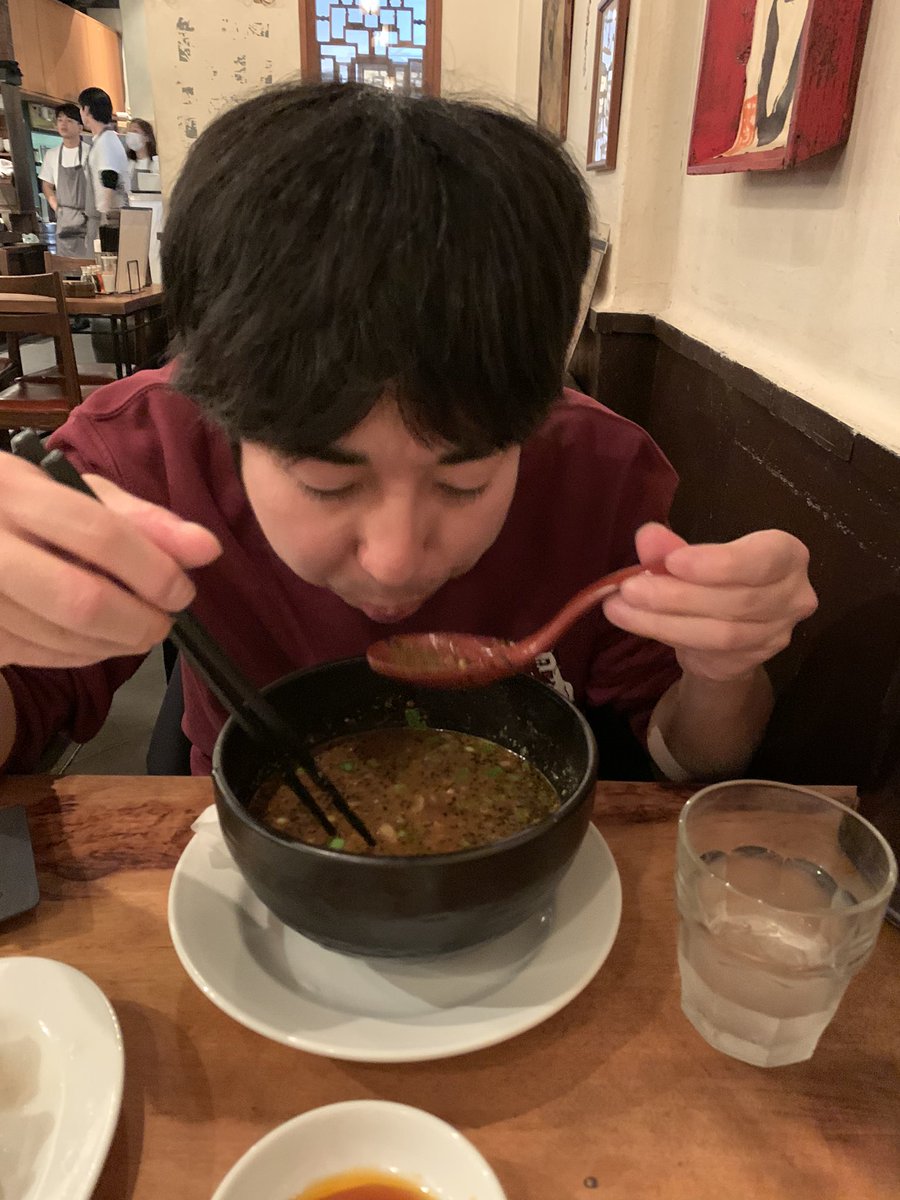 実写版進撃の巨人に出てきそうな顔