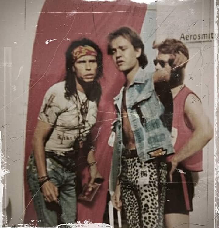 El día que .<a href="/IamStevenT/">Steven Tyler</a> vocalista de <a href="/Aerosmith/">Aerosmith</a>, le dijo al mundo que era seguidor de Héroes del Silencio. bit.ly/2UVQjFf

<a href="/HdS_Oficial/">Heroesdelsilencio</a> <a href="/JuanValdiviaEs/">JuanValdivia Escuela</a> <a href="/bunburyoficial/">Enrique Bunbury</a> <a href="/PedroAndreuHDS/">Pedro Andreu</a> 

#JuanValdivia #StevenTyler #HéroesDelSilencio