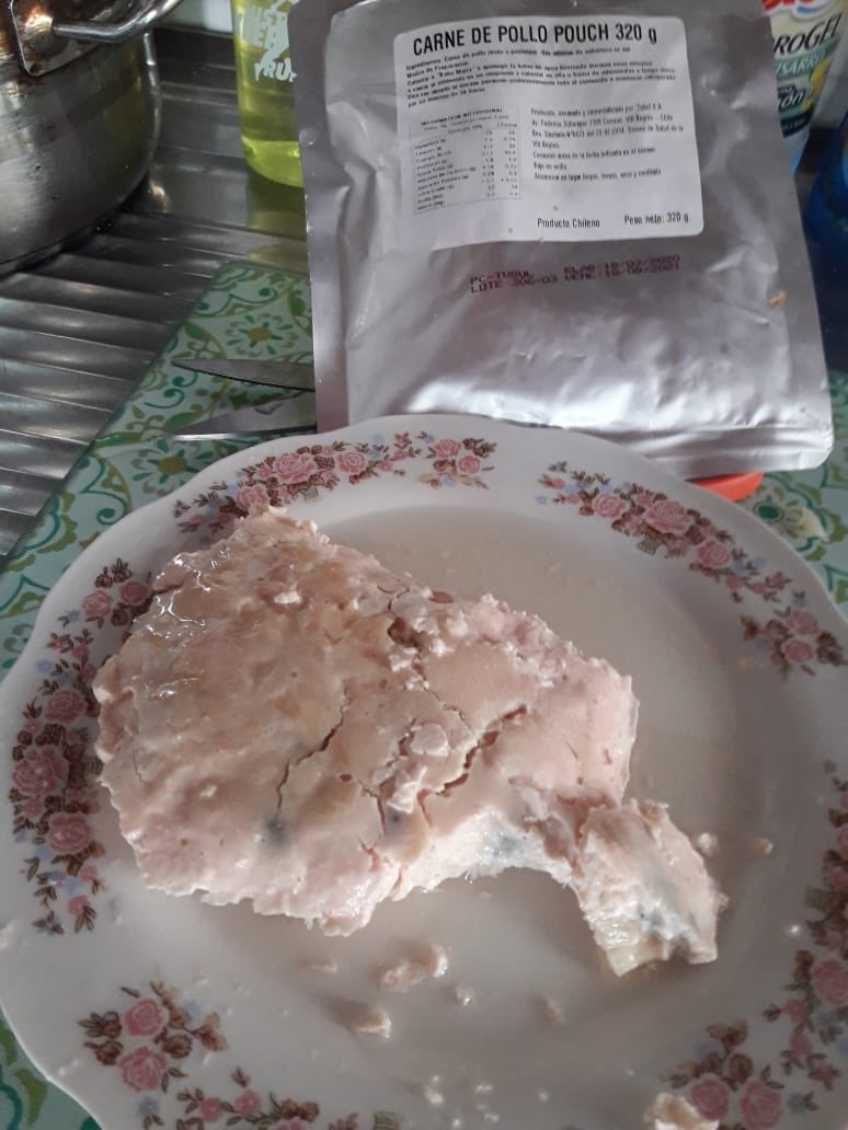 Jvpedromontt2's tweet image. Impresentable!! Como directiva recibimos el reclamo de vecina #Castro productos de cajas junaeb  se encuentran en mal estado. Deberían implementar modalidad Tícket Sodexo y no entregar millonarios pagos a empresas. @Contraloriacl @EquipoJUNAEB @Int_LosLagos @ministeriosalud