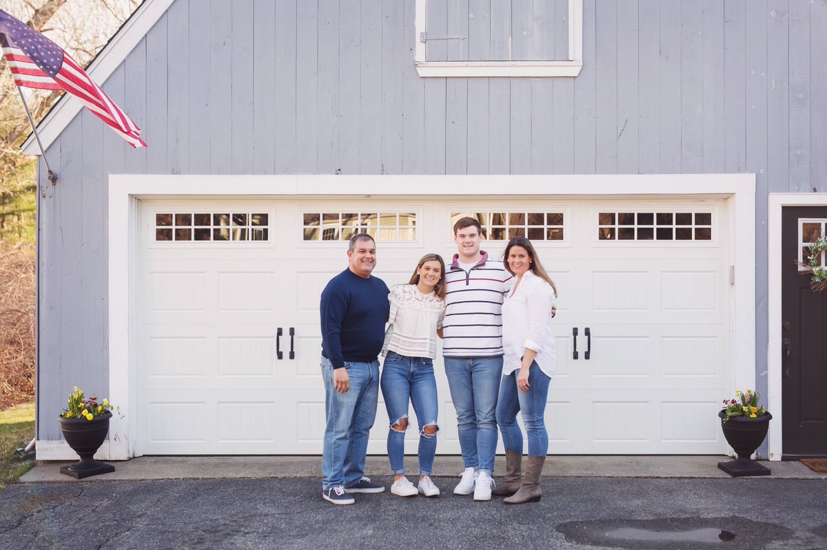 Tyandmollysmom's tweet image. Staying at home with my favorites #DrivewayProject #QuarantineLife❤️
#WeNeededAnExcuseToShower