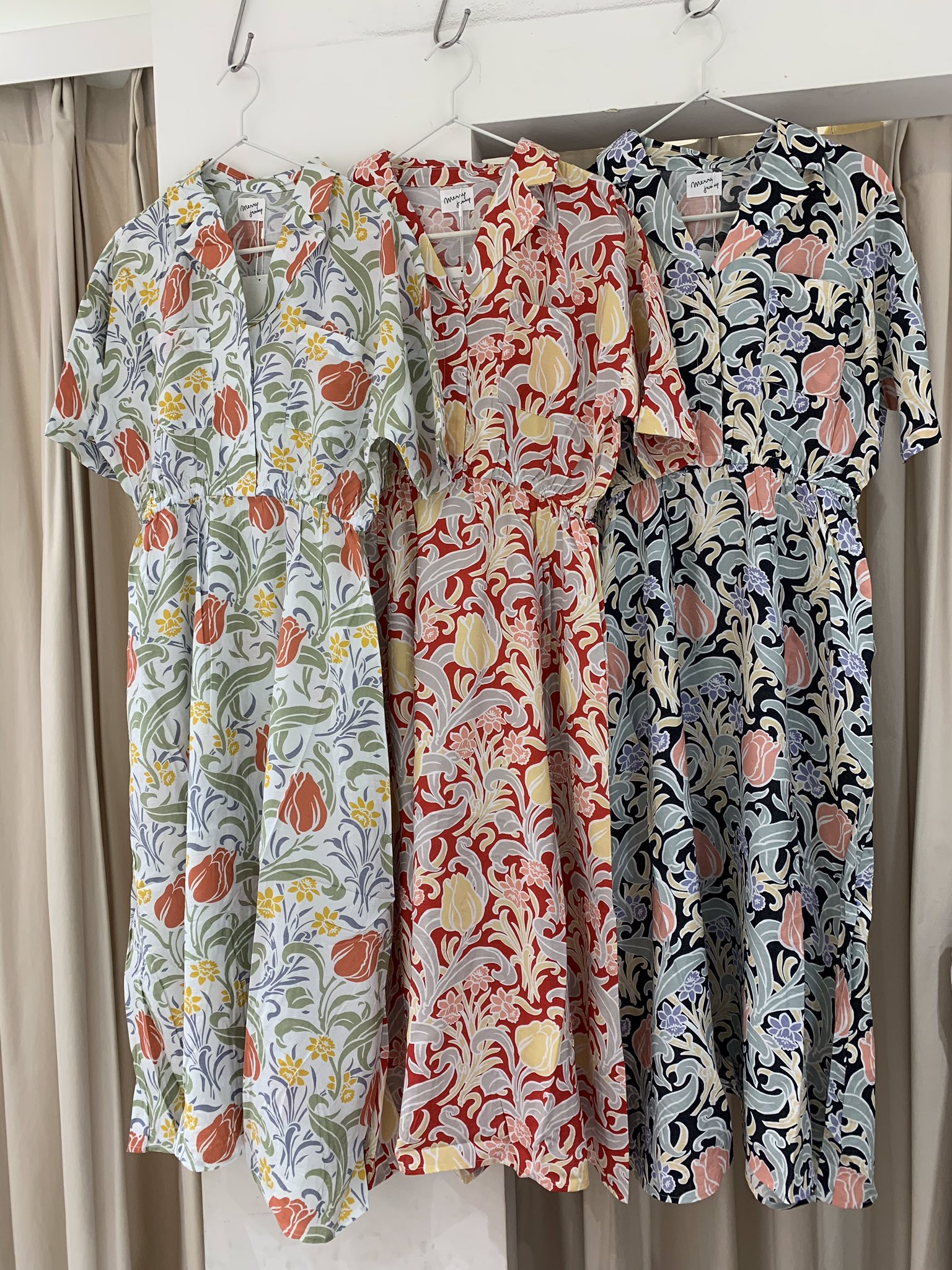 Merry Jenny 名古屋店 新作アイテム Floristシャツワンピース オフホワイト ブラック レッド 9 000 税抜 大柄の花柄でvintage Likeなワンピースです 052 684 64 Merryjenny 名古屋parco T Co 6ssdiuhaqg Twitter