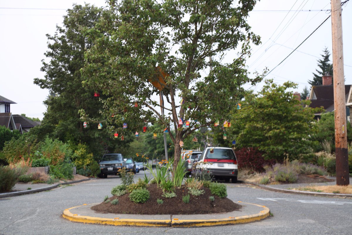 Circle with plenty of efficiency units and minimal parking