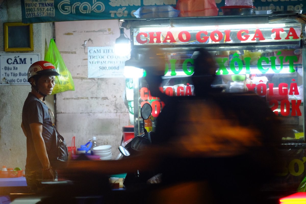 Saigon c'est aussi ses stands de street-food et ses tables sur le trottoir, au le bord de la route. Jcrois que c'est le meilleur bail là bas