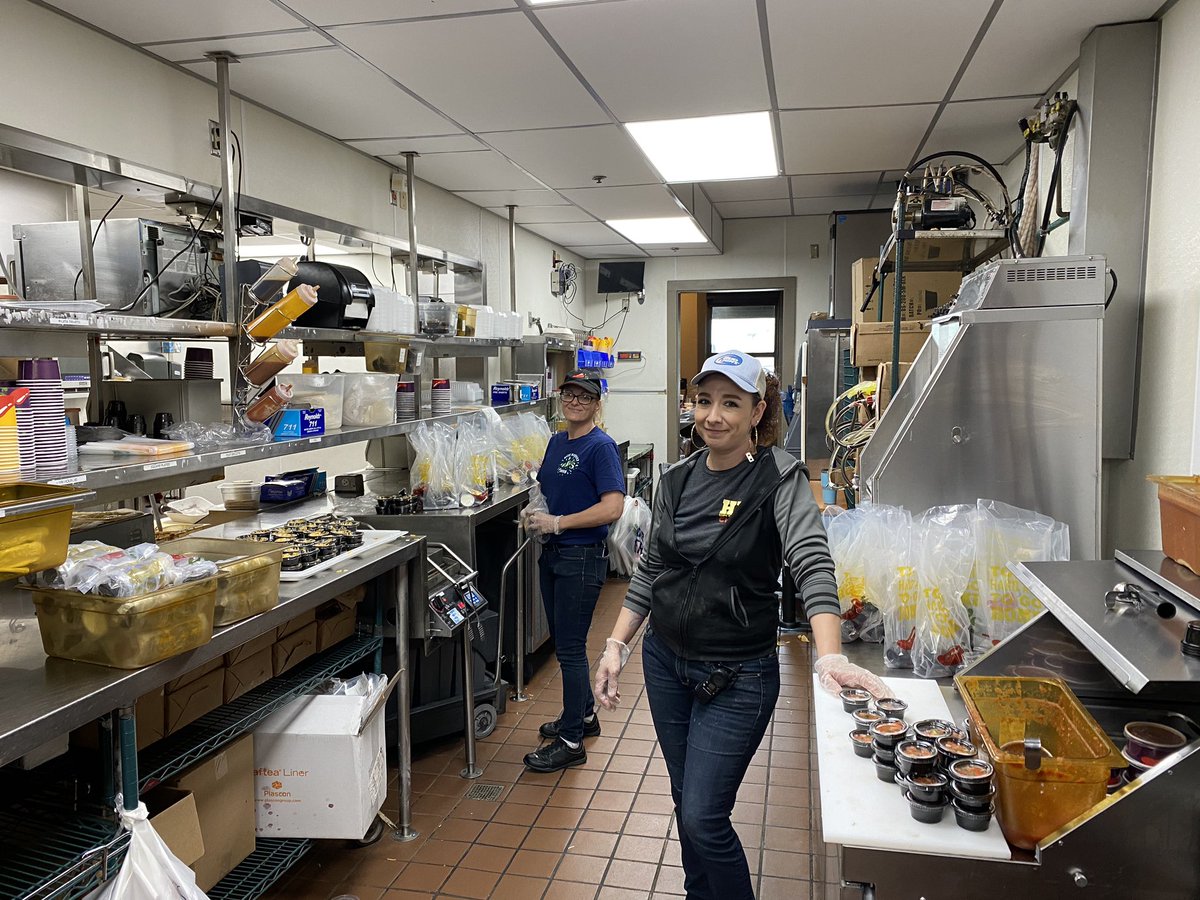 Awesome day with Teams Burleson, SW Arlington &amp; Grand Prairie!  
I continue to be so impressed by our ChiliHeads and their commitment to their communities. Busy night tonight with @Burleson and they role modeled great execution!  #friedcheese #bowlofred #proudchilihead 
🌻🌶🌻