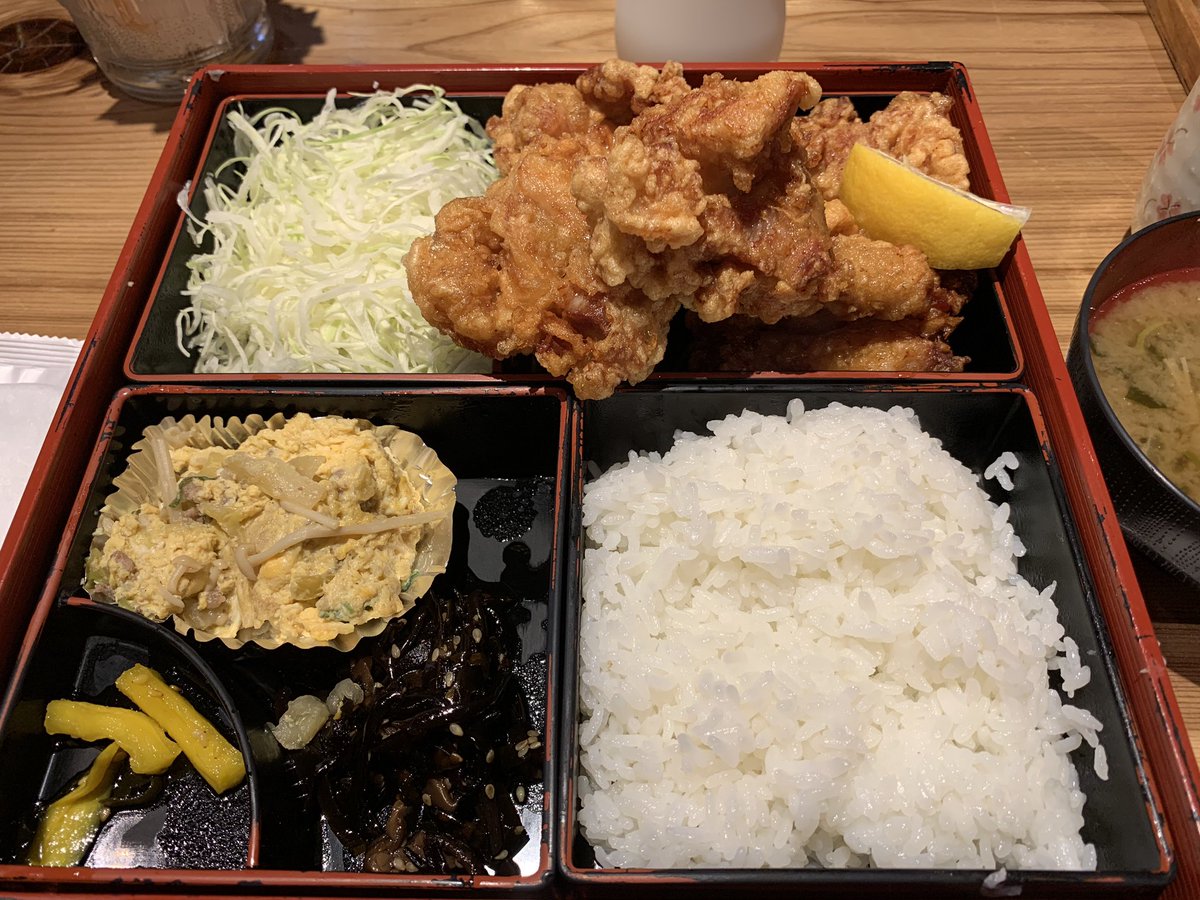 naonow705's tweet photo. 新地にある大盛り唐揚げ　竹井　ジューシーでほんまにめっちゃ美味しい😋
#食べ過ぎ #唐揚げ好き #唐揚げ #ぽっちゃり女子と繋がりたい #ぽっちゃり女子 #私のランチ #酒菜竹井 #満腹 https://t.co/cMSVCjI6q7