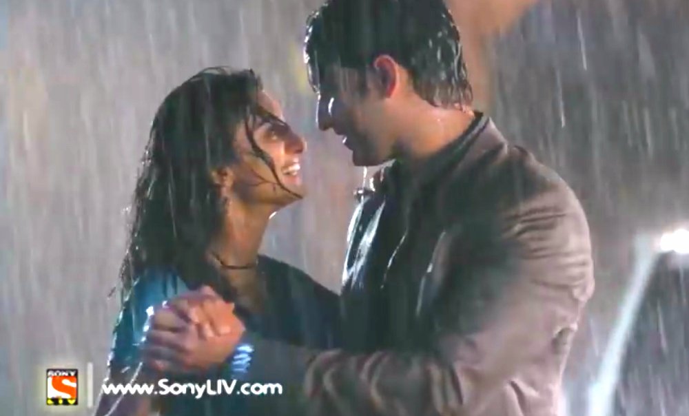 3) #DevAkshi Rain Sequences and the Dance ~ Tum Se Hi from Jab We Met starring Shahid Kapoor and Kareena Kapoor #KRPKAB  #KuchRangPyarKeAiseBhi  #ReRunKRPKAB  #ShaheerSheikh  #EricaFernandes  @Shaheer_S  @IamEJF  @durjoydatta
