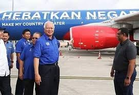 NegaraGemilang's tweet photo. @staronline What color you gonna paint @Airasia planes to polish @MuhyiddinYassin shoes now ? 

I rather pay more to fly national @MAS  than see your hypocrite #fukface Tony https://t.co/ib5AaT8bNo