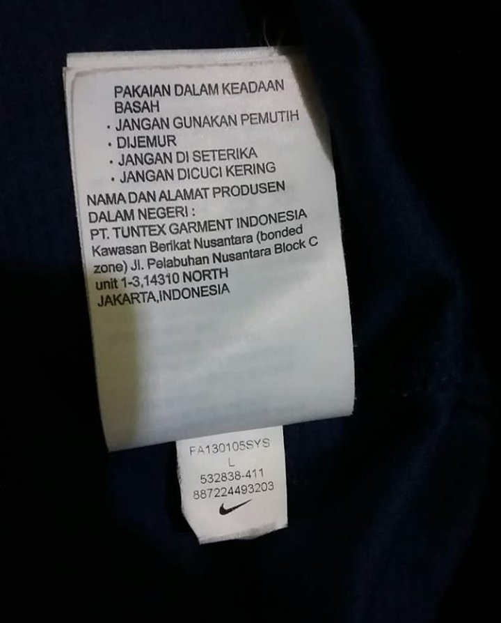 Anggaeru8's tweet photo. Jersey Manchester United away
Season 2013 / 2014
Size L
L55 x P73

Price ?

#originaljersey #orijersey #jualjerseyori #jerseymanchesterunitedretro #jerseymanchester #jerseyretromu #retrojersey #kolektorjersey #kolektorjerseyoriginal #rarejersey #jualjerseyori #jualjerseymurah https://t.co/9IQe4IZPIF