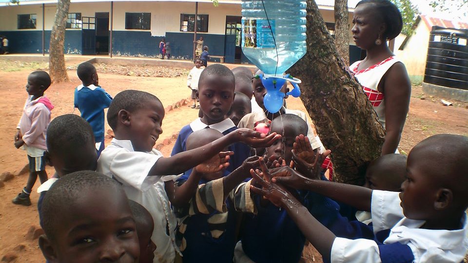 spatap's tweet photo. 🚰✋🧼 SPATAP and hand hygiene for health working together to wash people`s hands, when they don't have any pluming - https://t.co/qsqduHHvSu https://t.co/hDwuJV4CQs