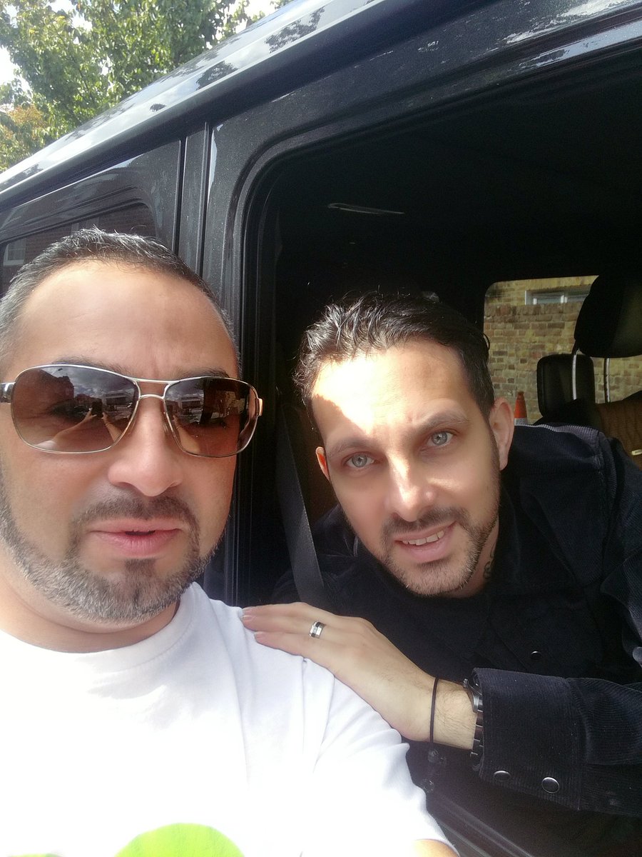 ManfredRuiz6's tweet photo. @Dynamomagician I met you briefly on your way to game for Grenfell, sadly i lost my niece in the fire that fateful night, I wish you all the best for the future 💚💚💚💚 https://t.co/aI6FS1cf0R