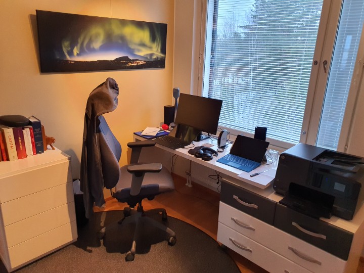 JSarsama's tweet image. Another day at the home office. Can't wait for the 2 PM virtual coffee break with all the people in @ilmatarwind. Stay safe. Stay strong.