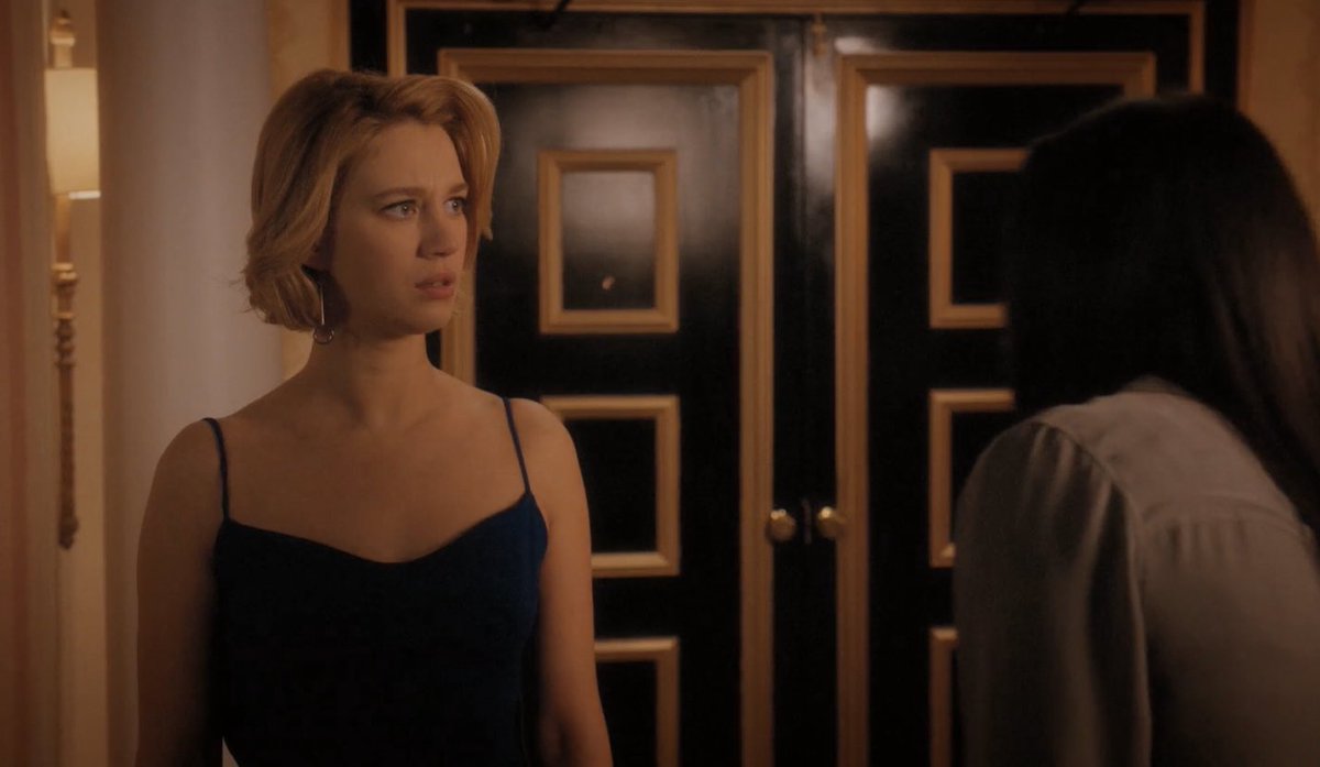 Petramos practicing social distancing, a thread:( @rosariodawson  @yaelgrobglas)