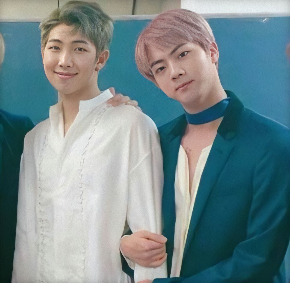 yes the angle is a bit wonky in sm pics but joonie is still an oversized puppy . jinnie tiny hammie