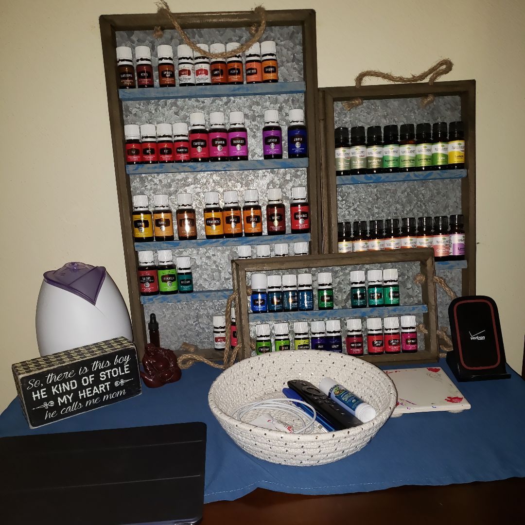 cari_r_85's tweet photo. Straightened up my nightstand and ready for bed. #thebigclean #influenster #youngliving #essentialoils #diffuser #appleipad #amazonfirestick #planttherapy #TheBigClean https://t.co/fzyDHSxoZP https://t.co/jjFPdTqyc0