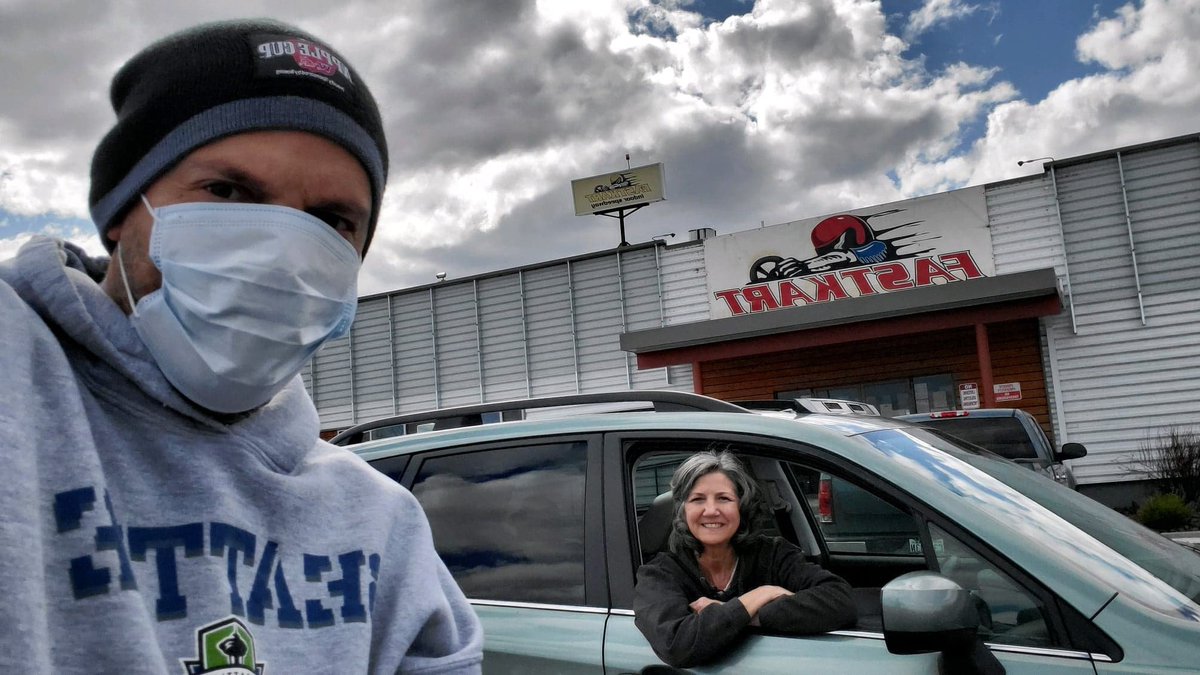 LoriFeagan's tweet photo. Who was that masked man?! It's @marcusriccelli!  I joined him and his Spokane Food Fighters to help deliver food to families in need. There are many opportunities to help our communities cope with this public health crisis. Please contribute if you can: https://t.co/yBlhCPeO4H https://t.co/MqjZPGyDgJ