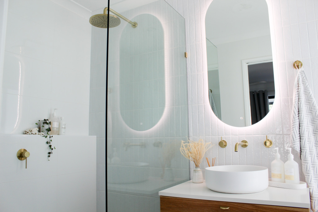 OntheBallB's tweet photo. Lighting Tips For Small Bathrooms https://t.co/Wc7zQQHsQn https://t.co/FgyVVUwVAo