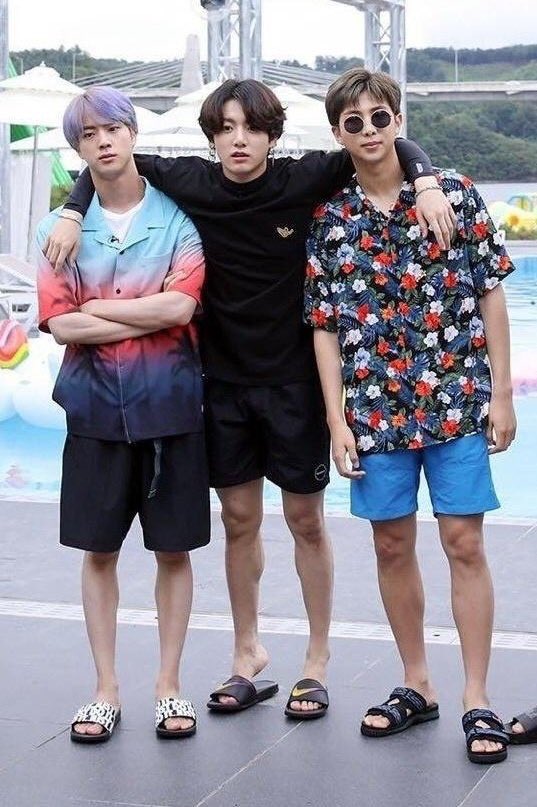 FT. KOOKOO ! look at the space between koo’s heels and his slipper ,,, koo we know ur tiny . we love ur homophobe stompers though