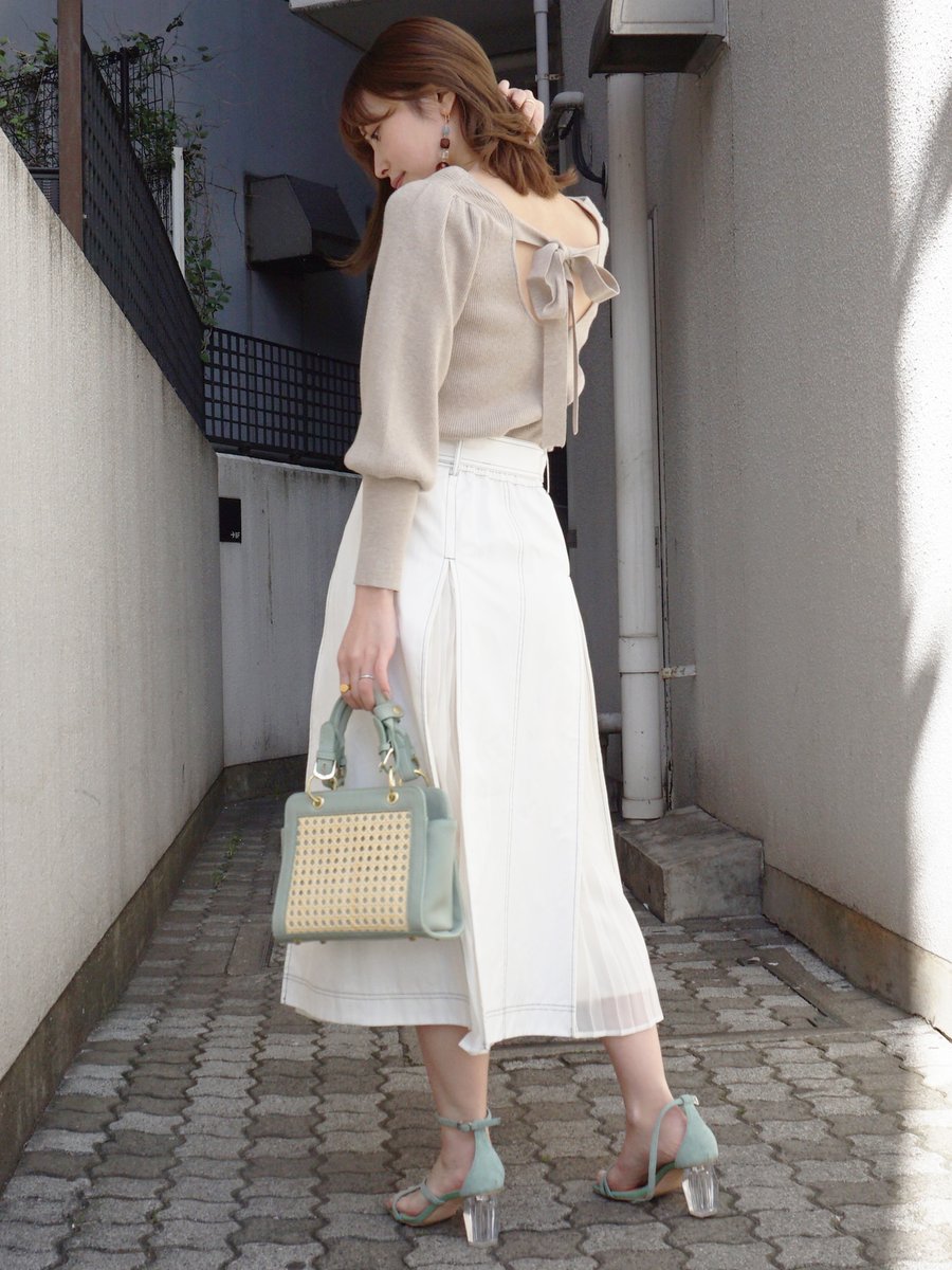 ট ইট র Mercuryduo Zozotown 春の主役級トップスはコレ ボリューム袖がポイントの バックリボンニット さりげない肌見せで 春のスタイリングにピッタリ Zozoだけの数量限定アイテム Zozo限定 バックリボンボリュームスリーブリブニット