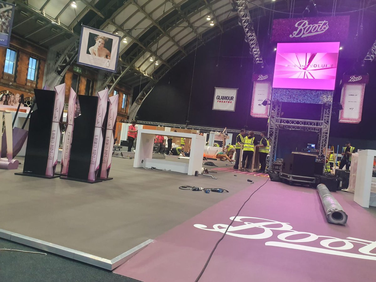 Qik_Link's tweet photo. Today team QL are throwing it back to one of our favourite installs. Well our marketing manager Bex loved it because it involved a beauty event! 

For now we will reminisce on the best events and all team QL are staying home and safe. Keep safe everyone. 

#staysafe #throwback https://t.co/Fufoi6VSyg