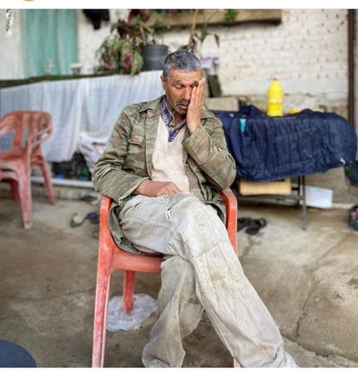 Hasan Amca 57 yaşında, eşi ve bir çocuğu ile fide yetiştiriciliği yapıyor. Korona virüsü sebebiyle yetiştirdiği fideleri sattığı pazar kapandı. Nerdeyse 1000 dönüme yetecek domates, biber, patlıcan, salatalık, acur, karpuz, kavun çilek vs. fidesi elinde kaldı.👉