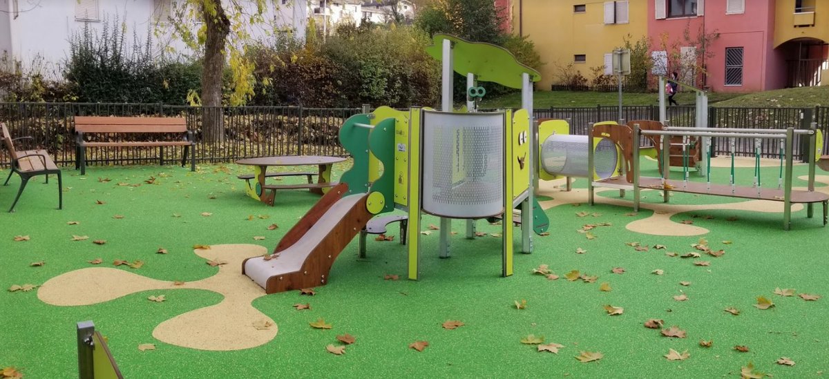 QualiCite_En's tweet photo. A #journey among the Square Saint-François in #Annecy #France, where a really #cute #squirrel makes us visit his #playful universe… 🐿😍👇 #playground #children #QualiCité https://t.co/31aocus7MI