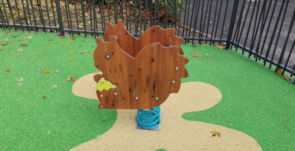 QualiCite_En's tweet photo. A #journey among the Square Saint-François in #Annecy #France, where a really #cute #squirrel makes us visit his #playful universe… 🐿😍👇 #playground #children #QualiCité https://t.co/31aocus7MI