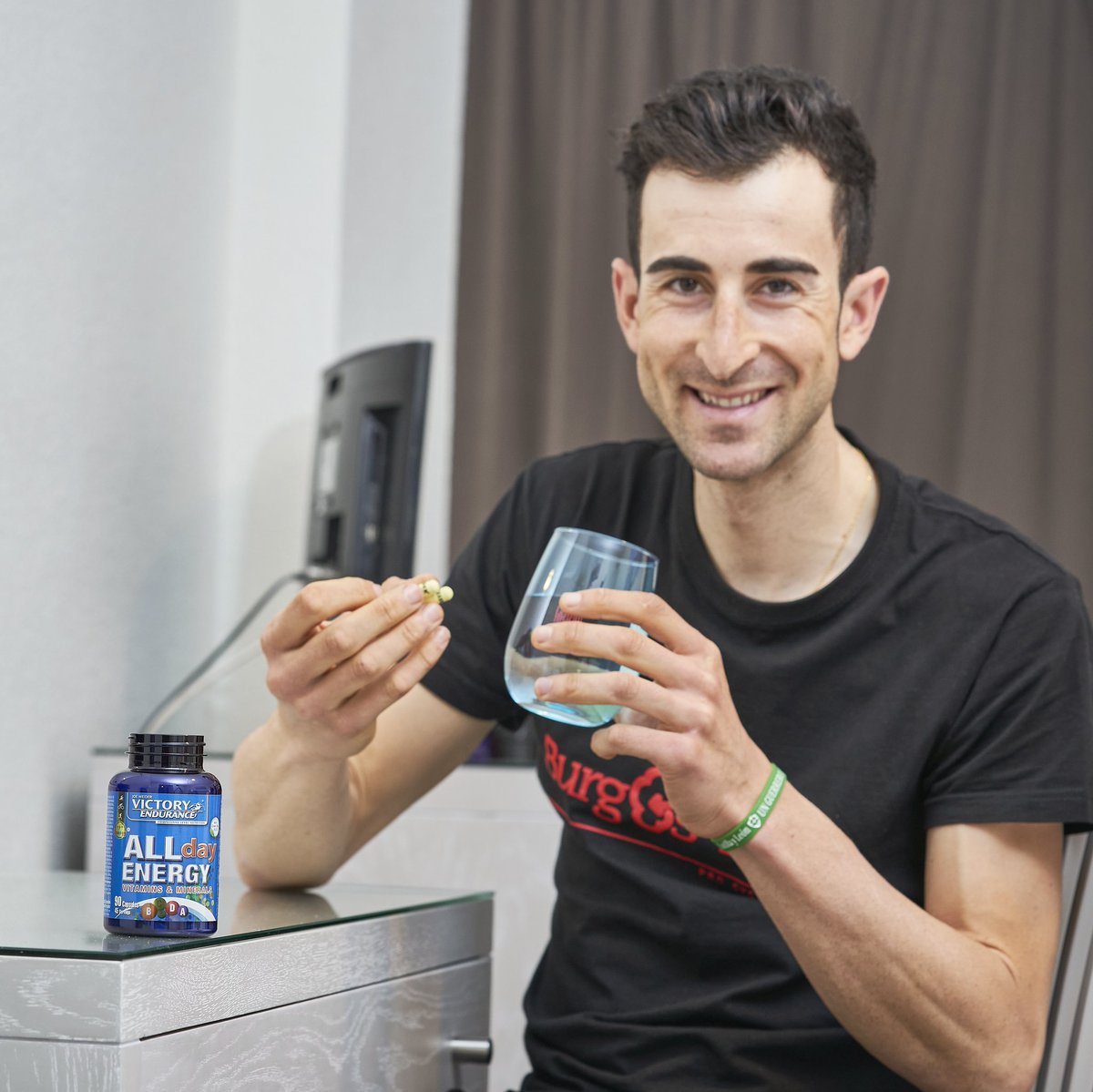 🗣 Día de "directos".

🚴🏻‍♂️ <a href="/MobelSport/">Mobel Sport</a> te invita a entrenar con @AngelMadrazo y <a href="/Jesusezquerra/">Jesús Ezquerra</a> esta tarde a las 18h 
📲 instagram.com/mobelsport

💪🏻 <a href="/VictoryEnduranc/">Victory Endurance</a> contará con <a href="/nava13diego/">Diego Rubio 🇪🇦</a> y <a href="/Jcuberogalvez/">Jorge Cubero</a> para descubrir sus productos a las 18h.
📲 instagram.com/victoryenduran…