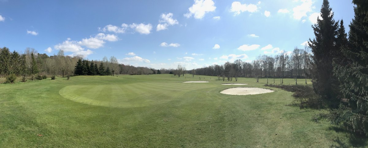 Helaas zijn wij tot 28 april gesloten! Houd onze social media in de gaten voor belangrijke updates, leuke foto's, video's &amp; tips &amp; tricks. Als jullie niet naar de golfbaan kunnen/mogen komen dan brengen wij de golfbaan wel (digitaal) naar jullie!🙂