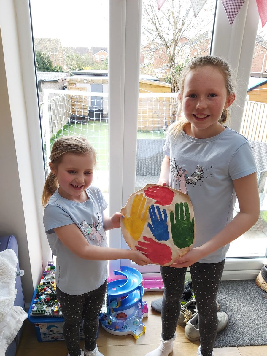 HaleyHurdus's tweet photo. @JCAWakefield our salt dough family hand prints ❤ https://t.co/Vogu0FbikO