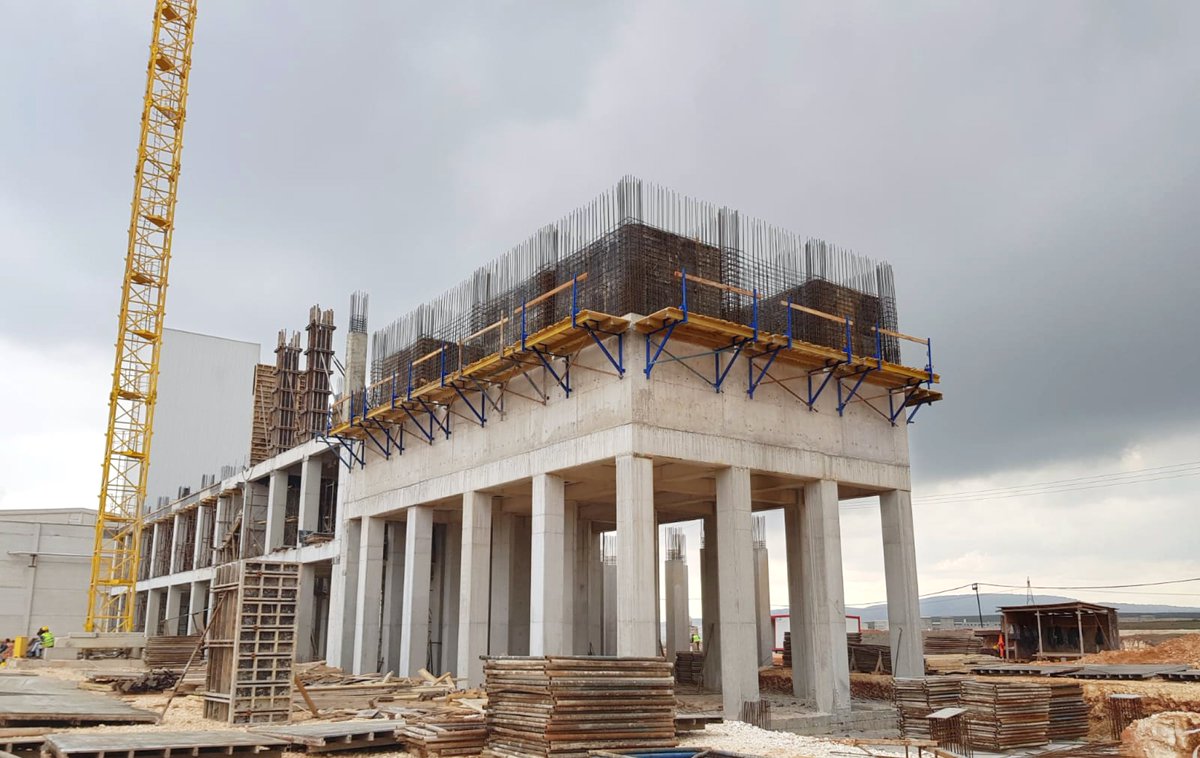 intekkalipiske's tweet photo. İntek Kalıp ve İskele Sistemleri, Gaziantep’teki Mutlu Makarna Silo Projesi’nin  çözüm ortağı.

#intek #kalıp #iskele #formwork #scaffolding  #150A #TırmanmaKonsolu150A #panemax #inteva #Gaziantep #Turkey #construction #inşaat #build #OsmanSavcılı https://t.co/iIxBTEZxIT
