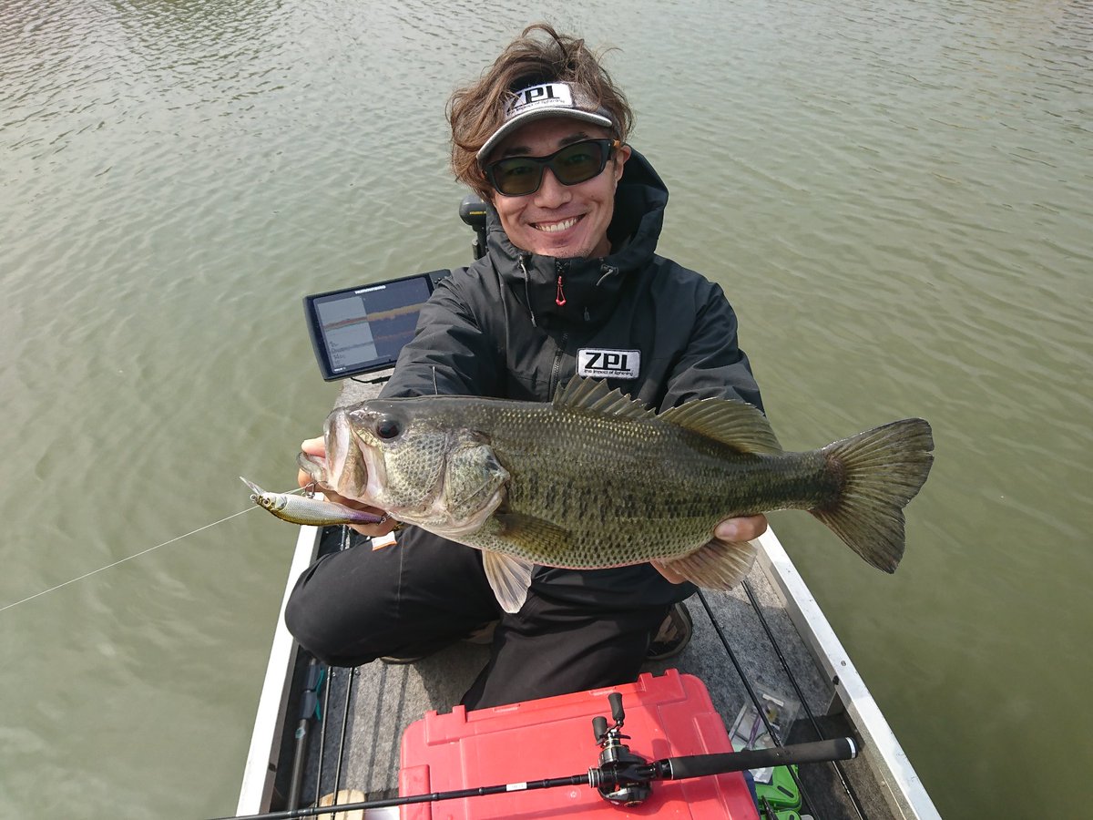 yudai_fishing_t's tweet photo. 春のマッディシャロークランキング🎣
魚探を駆使し、少しでも硬いボトムを探す🔍今日はクリアアップしたのでミノークランキングが反応◎
アルカンセプロト65ML&RG-C NS&ナイロンラインの組み合わせが良い感じ✨
#伊藤雄大 #ZPI #アルカンセ #RGC #プロトロッド #65ML https://t.co/8yY7RqoyWj