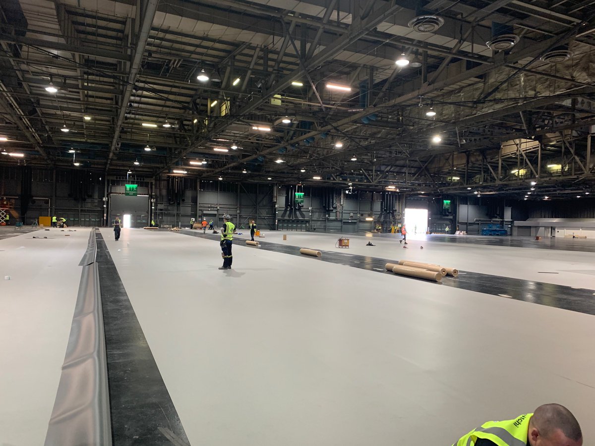 NHSLouisaJordan's tweet photo. Over 400 contractors and nearly 150 NHSScotland clinicians and operational staff are now working on site to help build the @NHSLouisaJordan at the @SECGlasgow.

More➡️https://t.co/Qj0XUpfniN https://t.co/Xg7vazWKXq