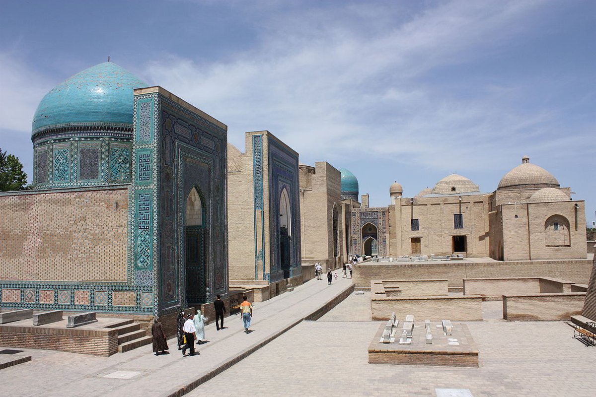Ibn Hawqal visited Samanid Samarkand too. This is what he said:"From the top of the citadel, where i have been, one can enjoy the best show ever imagined or dreamt about: green trees, resplendent castles, fast-flowing small rivers and wonderful cultivations. There is no point..