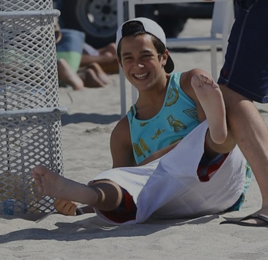 Austin mahone feet