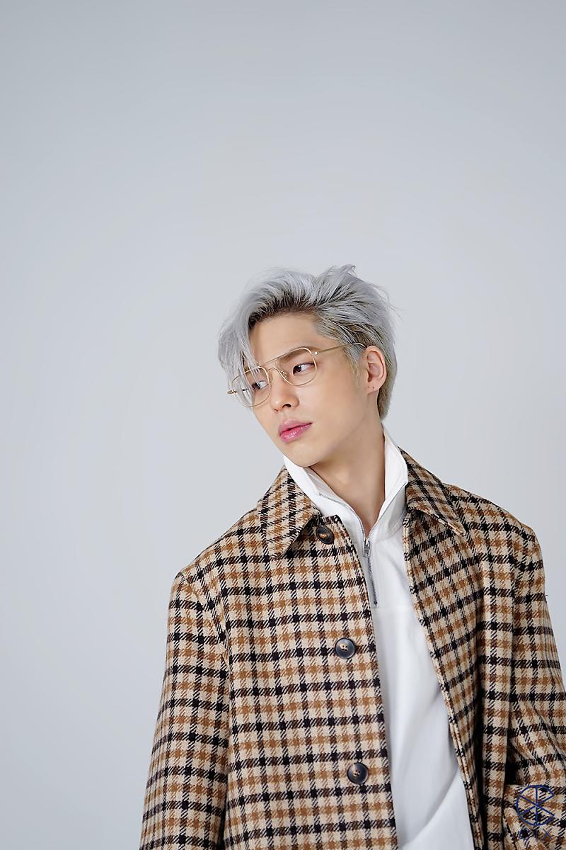  LEE BYOUNGGON (Leader, Main Rapper) stage name: BXbirthday: March 5, 1998 height: 180cm He participated in 2 survival shows (Mixnine and YGTB) he left YG early 2019 and moved to C9 Entertainment.  #CIX  #씨아이엑스  #BX  #이병곤  @CIX_twt  @CIX_Official