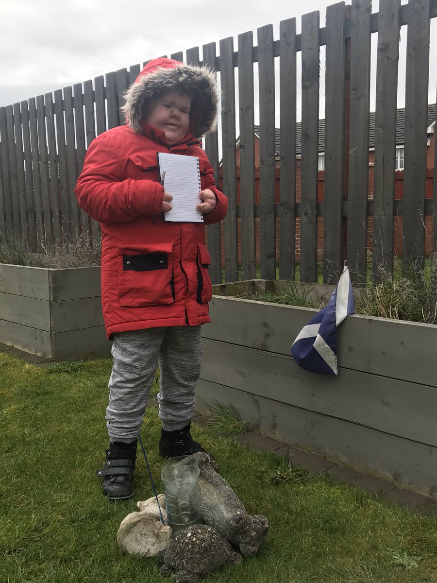 DunnMed's tweet image. @SeanBattySTV Kyle would love to join #SeansWeatherWorkshop didn’t have bricks so used garden ornaments instead to hold steady! 🌧😀