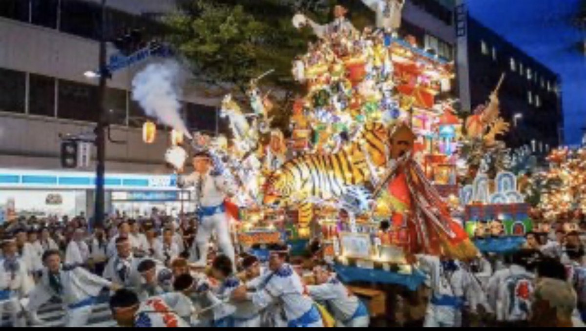 キナコ Kinako 輝奈子 てか黒崎祇園山笠やっぱバリかっこいい 荒々しいから 喧嘩山笠 って言うんだよ 山笠 の天辺に乗って煽りたい 男に生まれたかったって何度も思ったもんですよ 黒崎の誇りよ 血が滾る ちょっと見てやって下さい 黒崎祇園山