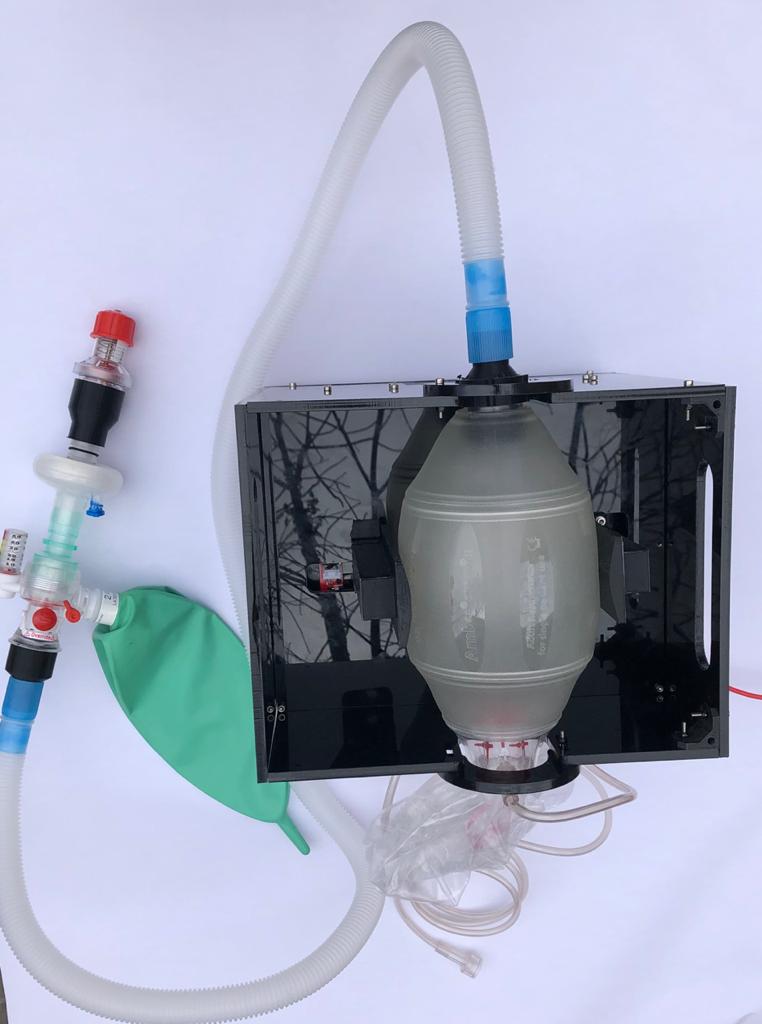 OVentilator's tweet photo. Here is a closer look of the second ventilator prototype, after applying the doctors recommendations.
#OpenVentilator #Covid19 https://t.co/xxPNvCkiuY