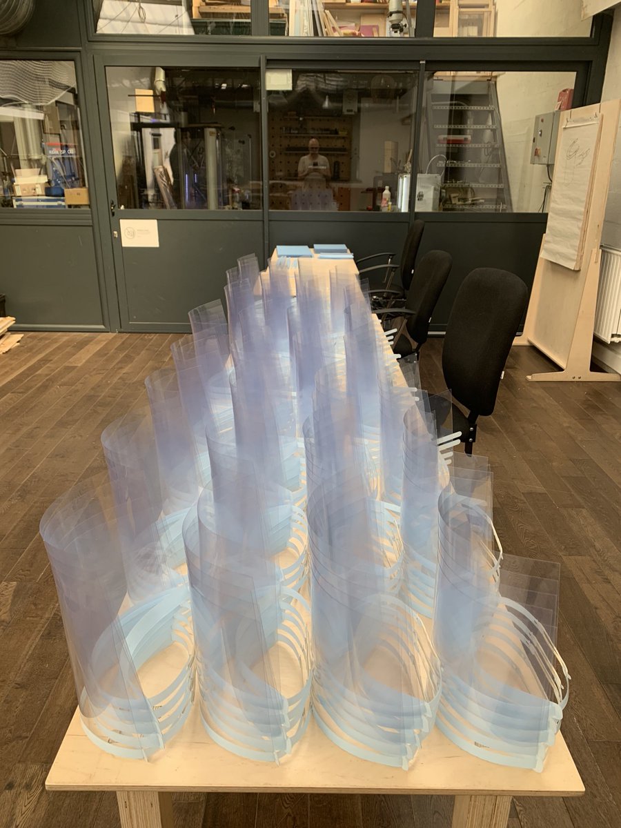 FabCityParis's tweet photo. Soutenez-nous pour qu’on puisse contrinuer à assurer la production de masques! Cagnotte solidaire, merci de partager stp <3 
https://t.co/Em5zTR7qOY #COVID19france #visieres #makers #fabcity https://t.co/MClxwh4kVb