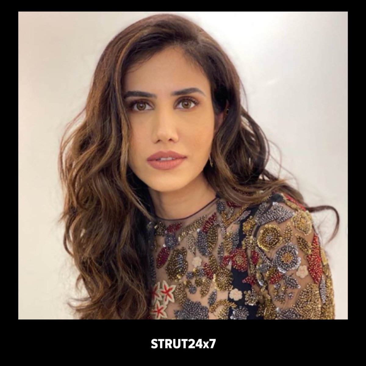 Sharp as an arrow #SaniyaShadadpuri
The beautifully done brows with eye makeup on point and lush brown lipstick is stunning☀ for @SonnalliSeygall

#SharpEyebrow #MakeupOnPoint #BrownLipstick #SonaliSeygal #Strut24x7