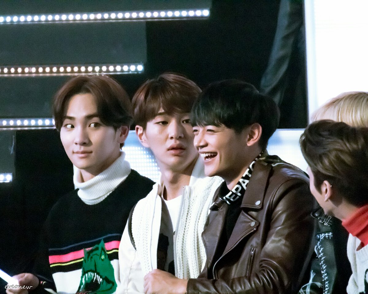 Jonghyun is the wrong one here he pushed Minho on Onew 