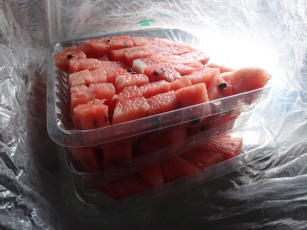 hotgirlscooking's tweet photo. Frozen #watermelon makes a great #treat during these long #coviddays - take some out when you feel like a break.
Chop & layer when freezing for easy access.
Keeps for ages and is a #delicious #fruittreat
One of your 5+ a day.
#hotgirlscooking #cookingforreal #covidmeals https://t.co/AeyrG4ddCG