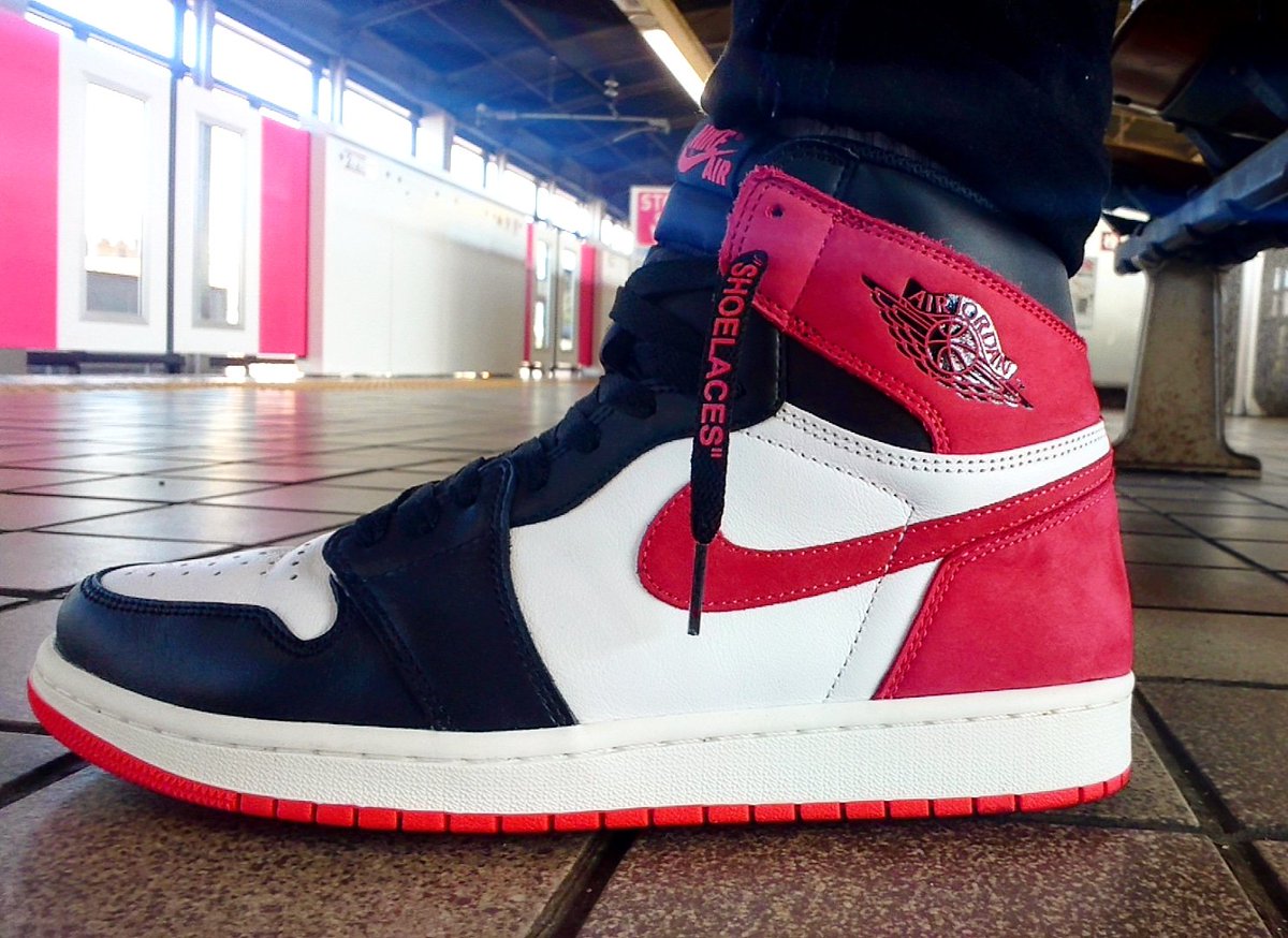 田中 على تويتر 久しぶりに Nike Air Jordan 1 Retro High Og Track Red 赤だから派手なんだけどスウェードだからどこか落ち着いた風合いでほんと好き シューレースをkicksrockの赤文字に替えてます Nike Aj1 T Co Luueri8fp9