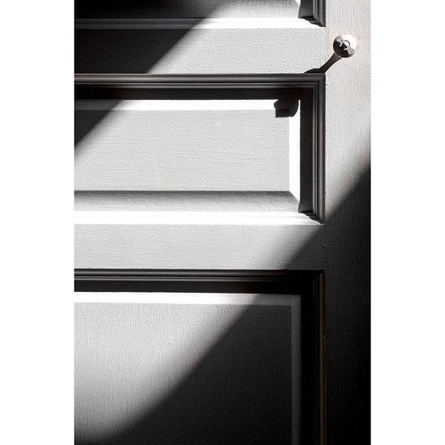 hellmantica's tweet photo. Porte "closed"
.
Alors lumière naturelle ou artificielle ?  #cbc_defi  5/9
. 
Plus d'infos dans le lien épinglé.
.
#highkey #photographe #cbc_pics #stilllifephotography #naturemorte https://t.co/x3dkgYBpYN