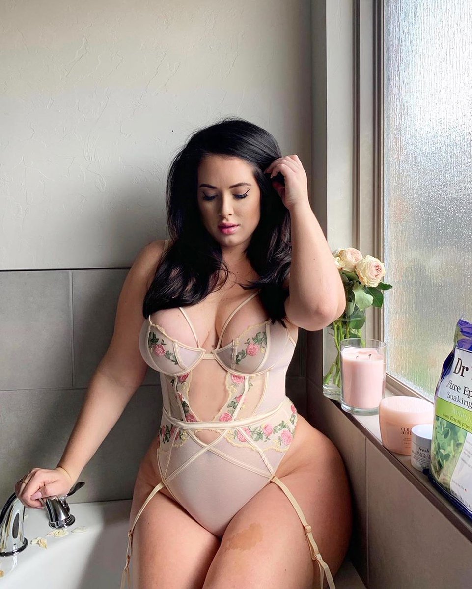 Dragon15404337's tweet photo. 💕 those thighs ❤️ Luyah ❤️ #coronavirus 😷 #lockdown 🔒 #StaySafeStayHome 🏠 🙏 #FridayFeeling #FridayMotivation #FridayMotivation #Angel #Luyah 💕 #thighs 💕 #📸😍📸 https://t.co/9rOgARDDqX