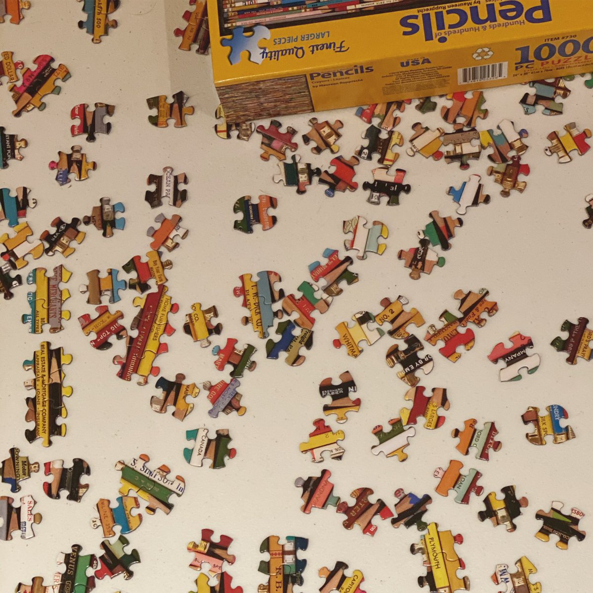 mary_grace's tweet photo. #100HapoyDays Day 18: Tonight called for doing nothing related to screens, which means I made progress (so much progress!!) on this infernal puzzle from @hmbirdy & @therealjerdog and listened to Little Fires Everywhere on Audible. #SmallVictories https://t.co/cCXqToCXTI
